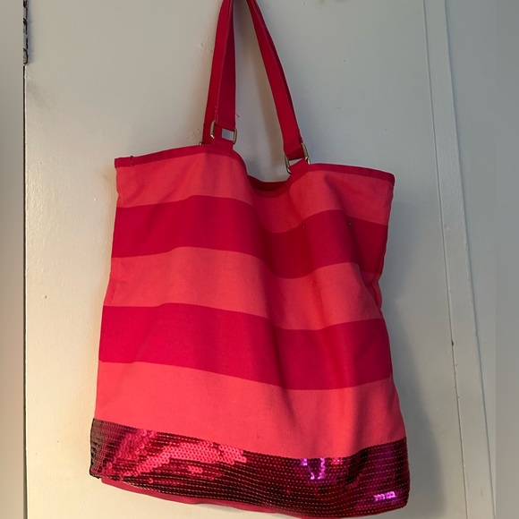 Victoria’s Secret Logo Beach Tote in Barbie Pink - Picture 4 of 8